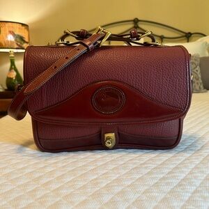 Vintage Dooney & Bourke P701 Vintage Shoulder Bag in tone on tone ROUGE